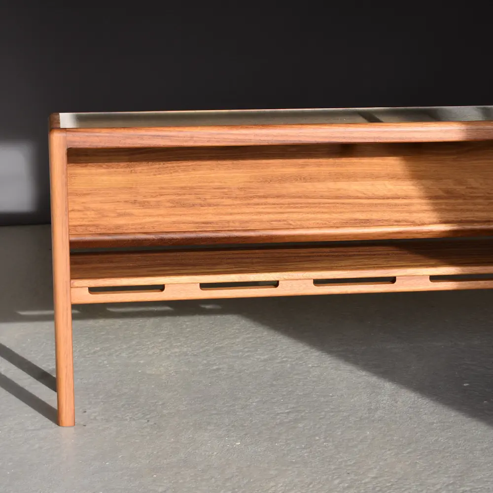 Linkerzijde retro Iroko dressoir | Maatwerk houten meubel uit Zeist